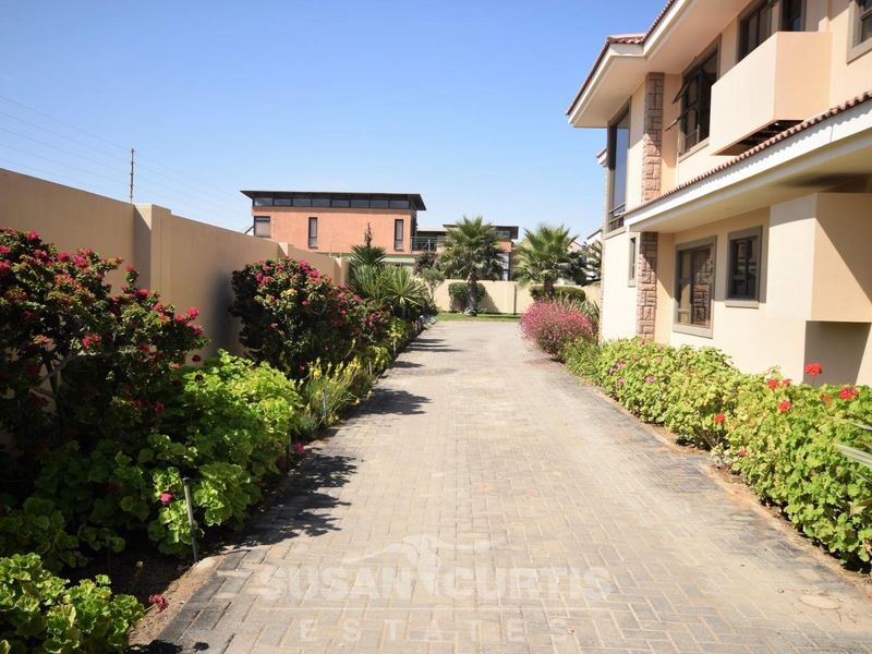 WELL BUILD FAMILY HOME CLOSE TO THE OCEAN - Photo 9