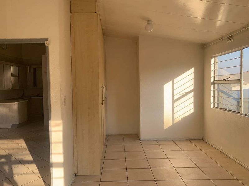 Spacious 2 Bedroom Apartment for Sale in Ridgeway's Prestigious Leopard Rock Complex - Photo 4