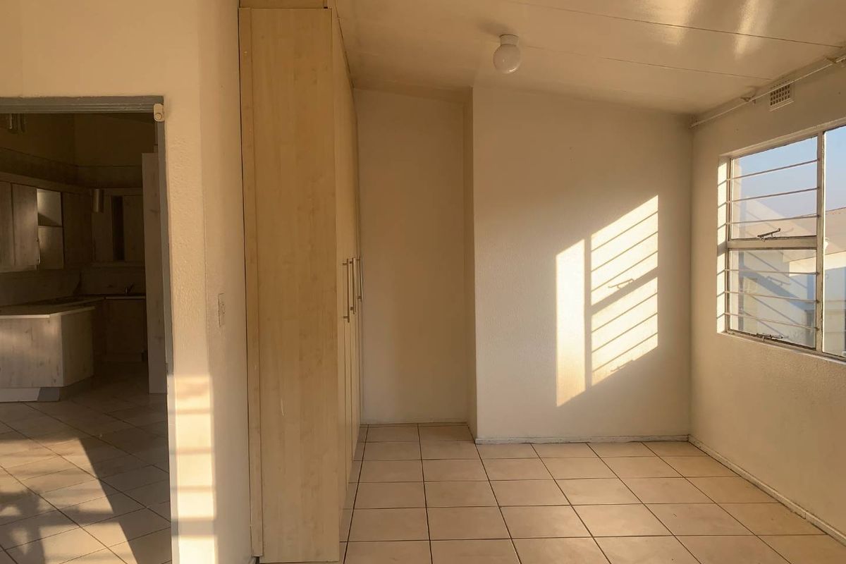 Spacious 2 Bedroom Apartment for Sale in Ridgeway's Prestigious Leopard Rock Complex - Photo 4