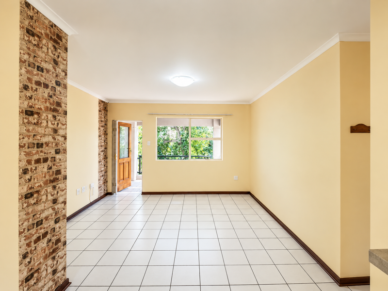 2 bed 1 bath 1st floor - Photo 3