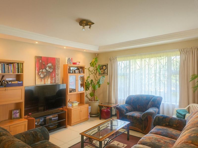 Modern Sandstone Home – Secure, Spacious & Family-Friendly - Photo 6