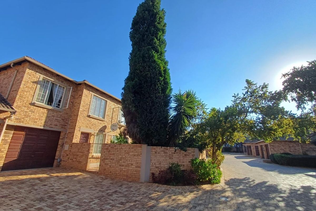 3 Bedroom, 2 Bathroom Duplex with Garden in Olivedale Complex Pet Friendly – All You Can Ask For! - Photo 2