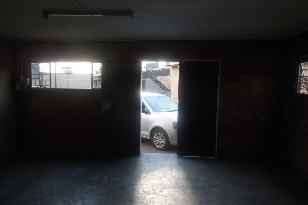 Room Available - Photo 4