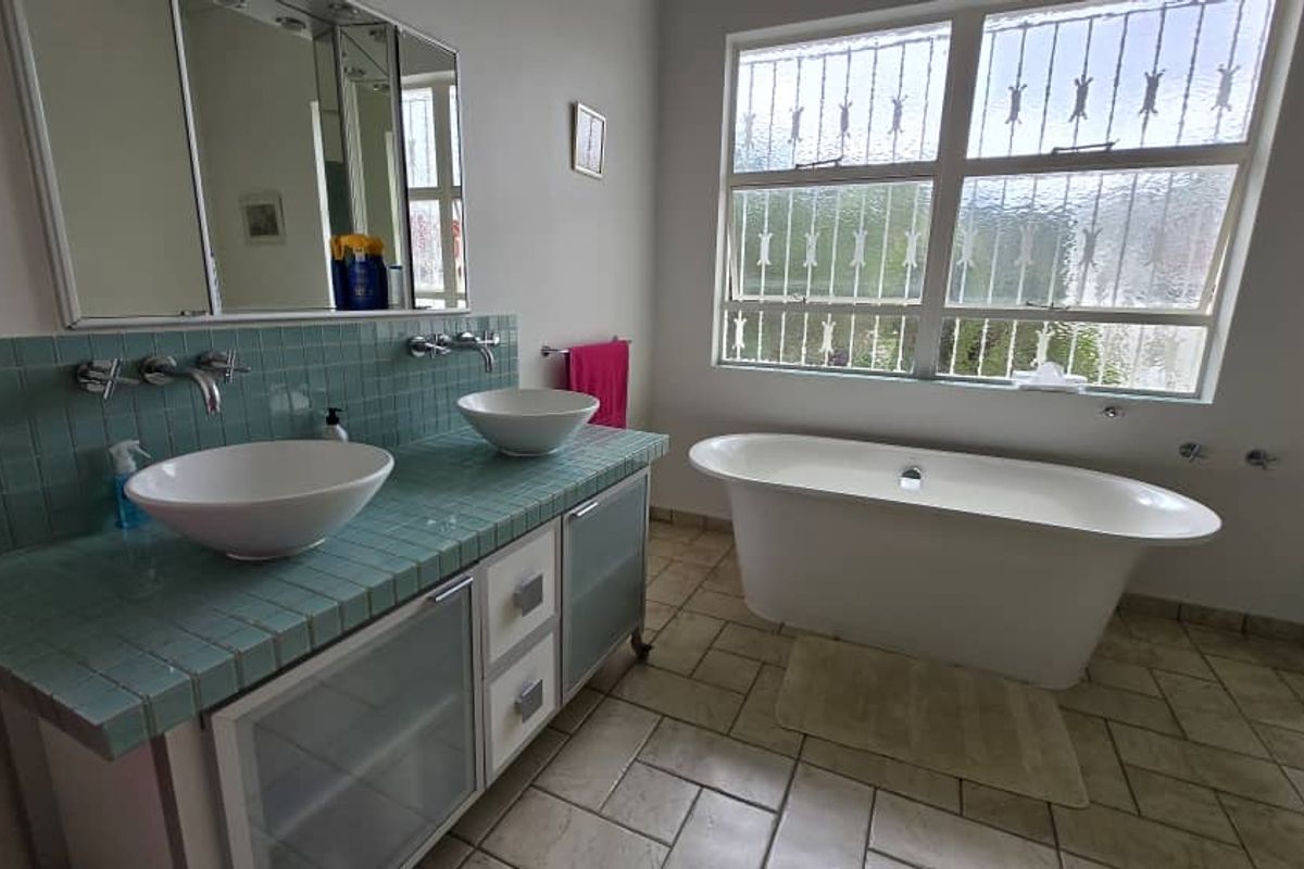 German style house with beautiful views - Photo 4