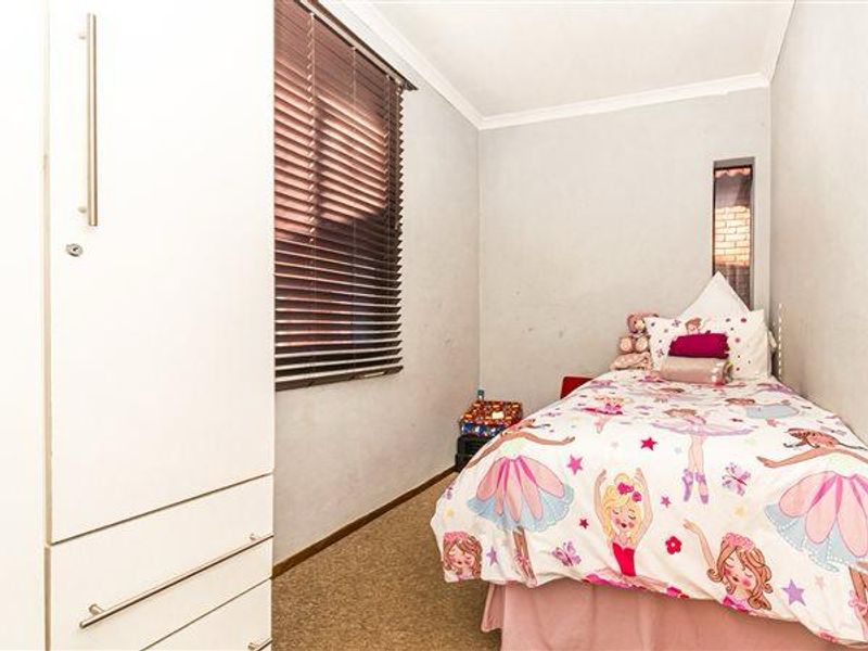 3-Bedroom Cozy Home in a Secure Enclosed Complex – Protea Glen Ext 11 - Photo 7
