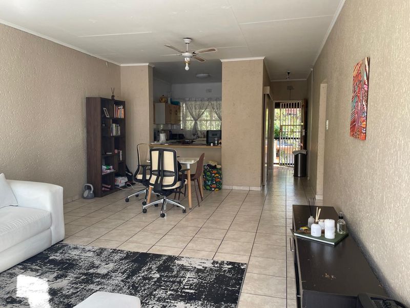 Beautiful 2 Bedroom Apartment for Sale - Photo 4