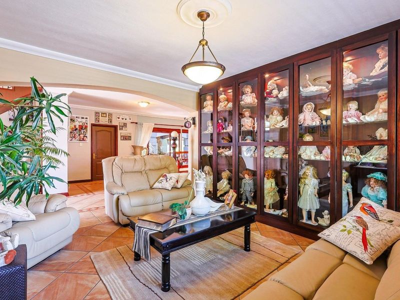 Sophisticated Family Residence Offering Style, Space and Comfort - Woodhill Golf Estate - Photo 8