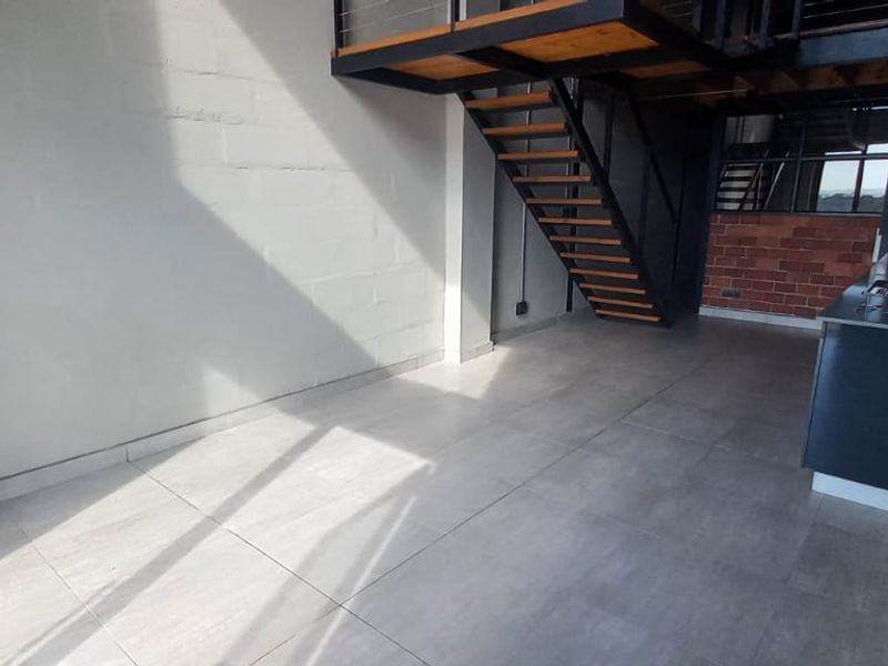 🌇Stylish Loft Apartment for Rent – Views, Convenience & Comfort! - Photo 3