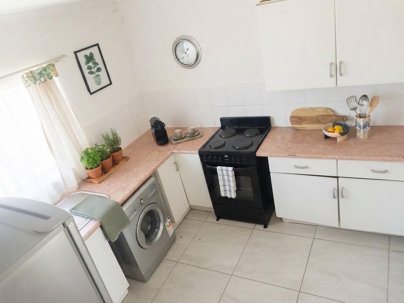 2 Bedroom Townhouse for Sale in Dorandia - Photo 7