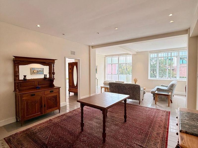 Light-Filled One Bedroom Semi-Furnished Apartment in Tyrwhitt Avenue, Rosebank - Photo 10