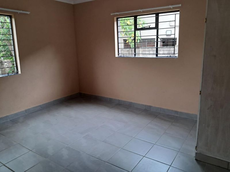 Three Bedroom House for rent - Photo 8