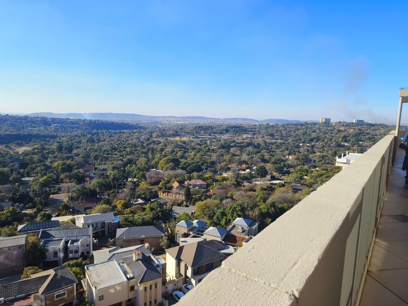 BEAUTIFUL SPACIOUS 3 BEDROOM PENTHOUSE WITH AWESOME VIEW - Photo 2