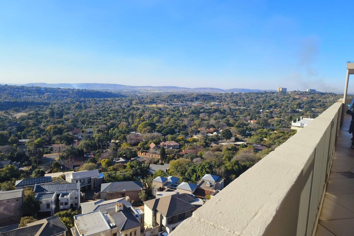 BEAUTIFUL SPACIOUS 3 BEDROOM PENTHOUSE WITH AWESOME VIEW - Photo 2