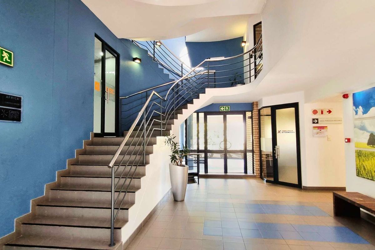 200m2 office to let in La Lucia Ridge office belt. Fitout-ready shell with sea views, generator, 10 basement bays. Occupation: Sept 2025. - Photo 3