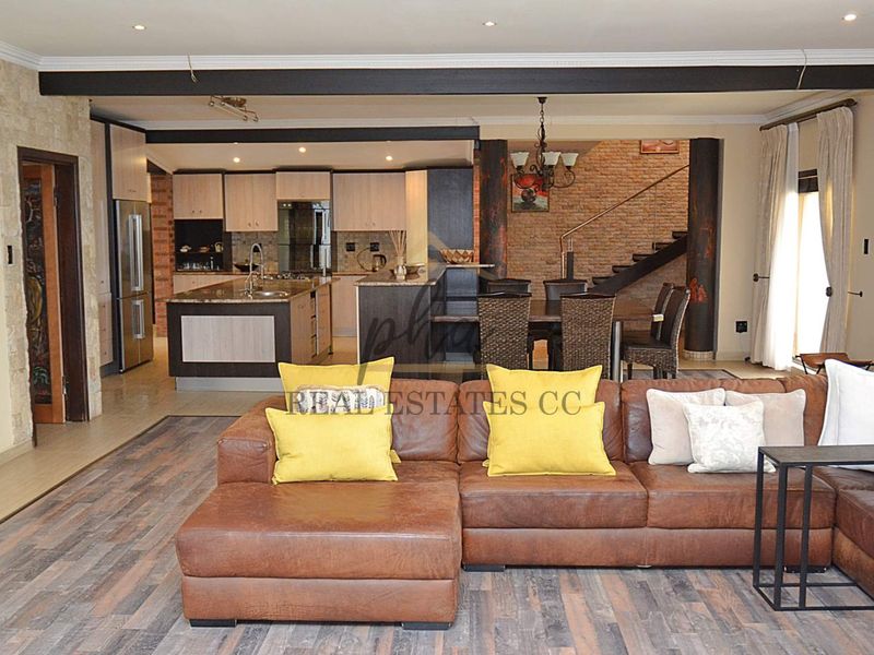 Stunning Four-Bedroom luxurious Home for Sale in Walvis Bay - Photo 2
