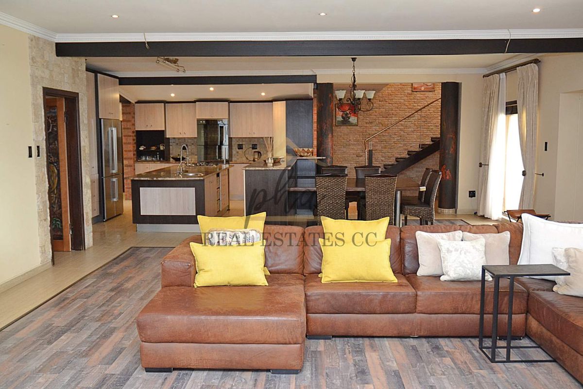 Stunning Four-Bedroom luxurious Home for Sale in Walvis Bay - Photo 2