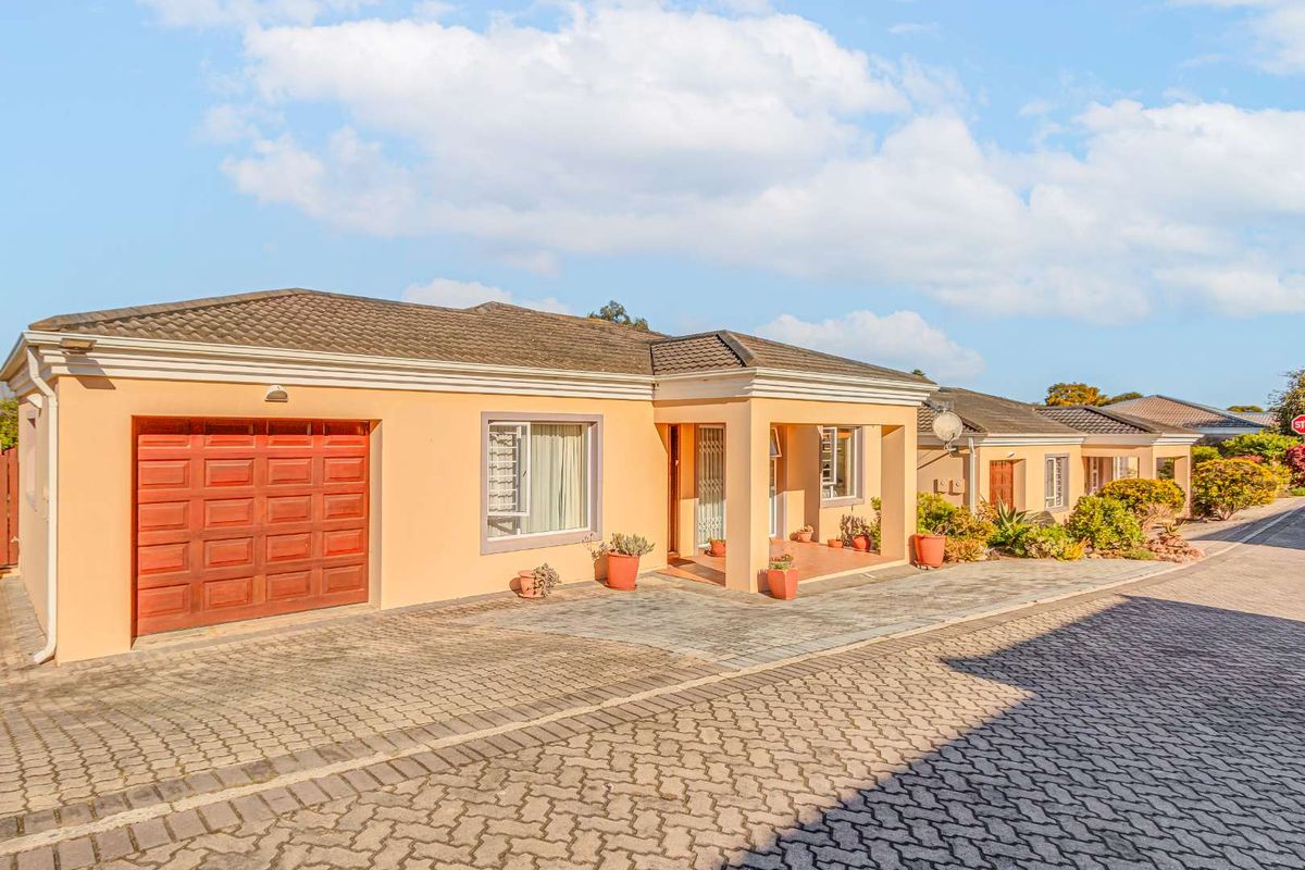 Neat and well maintained this lovely simplex is an absolute “Must view” - Photo 3