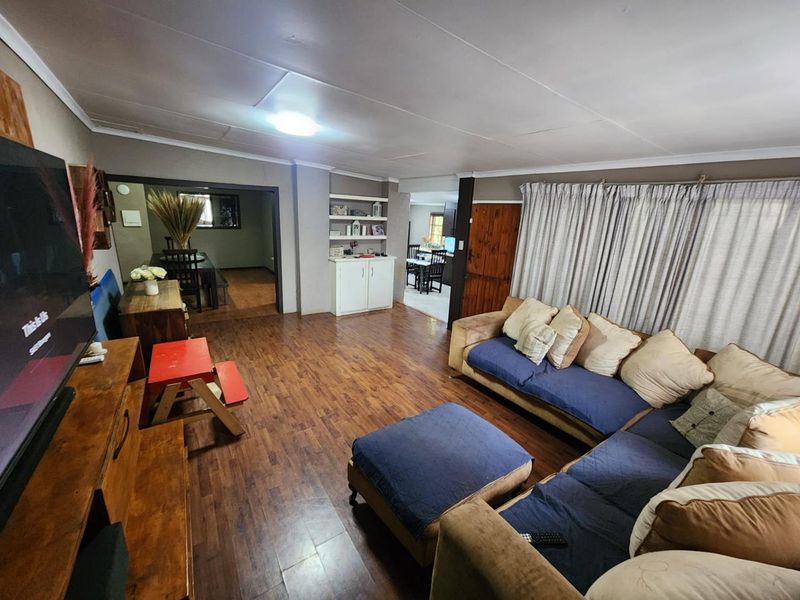 4 House Small Holding For Sale in Onderstepoort - Photo 6