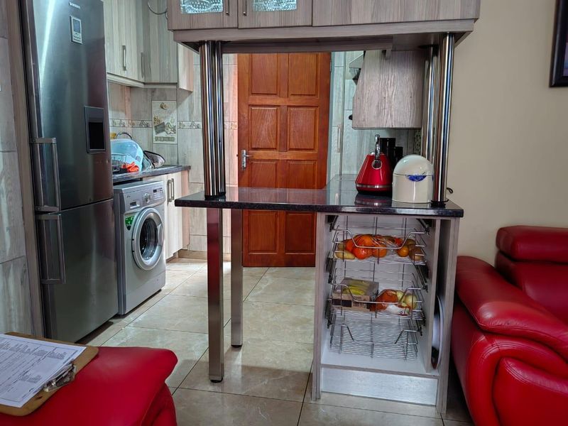 Clayville-Neat Property for R 860 000 - Photo 10