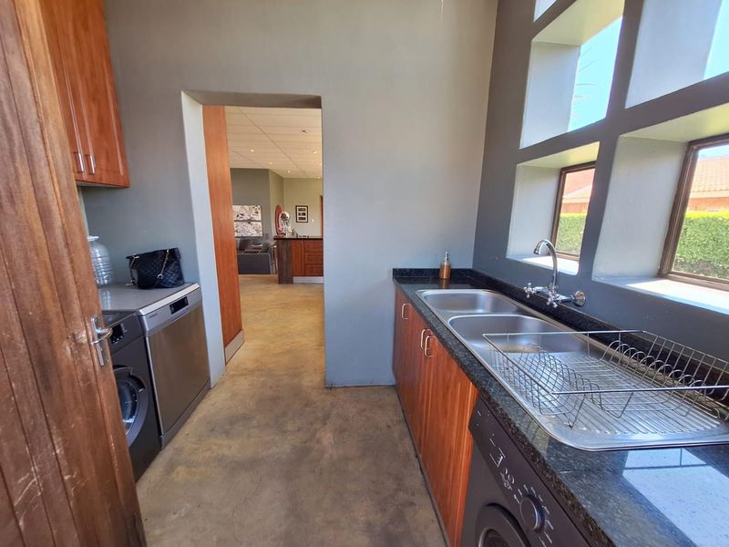 Charming Double Storey Family Home with Modern Amenities - Photo 5