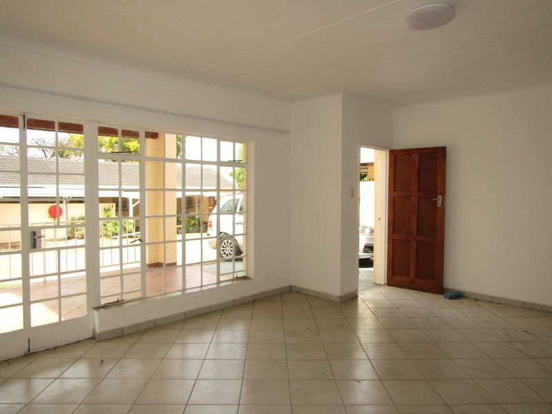 Charming Life -Rights Home in sought-after Retirement Village - Photo 2