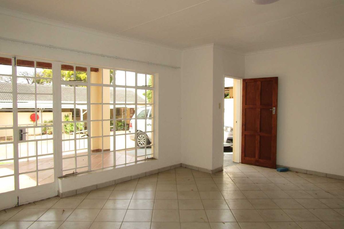 Charming Life -Rights Home in sought-after Retirement Village - Photo 2