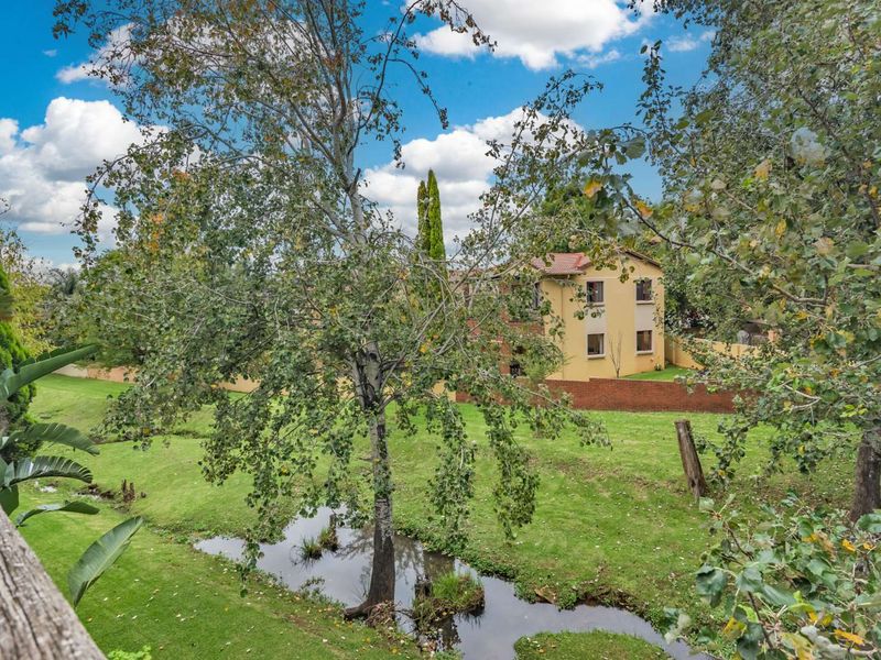 Tranquil riverfront duplex in secure estate awaits you! - Photo 3