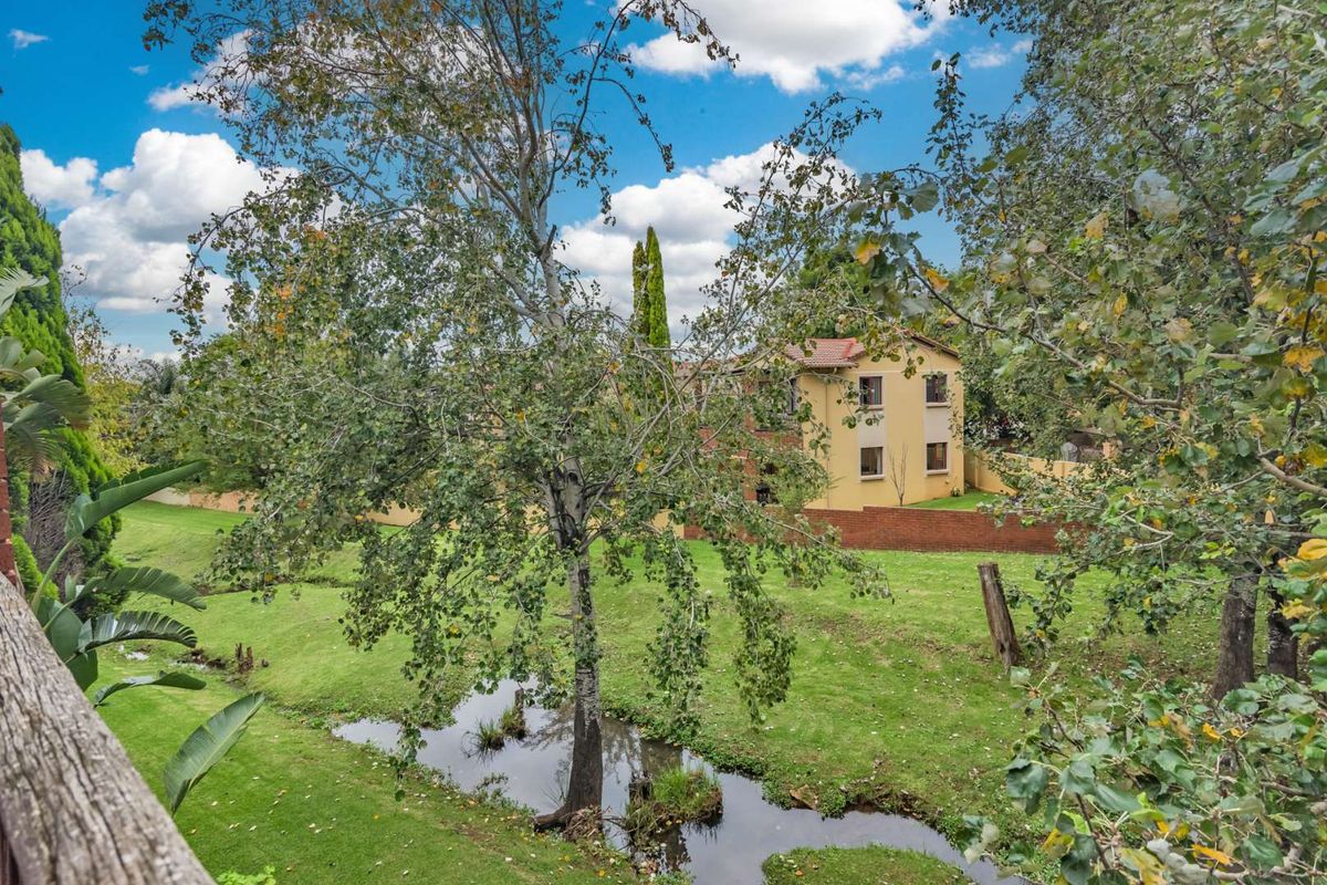 Tranquil riverfront duplex in secure estate awaits you! - Photo 3