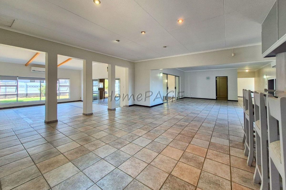 Central, Walvis Bay:  SPACIOUS HOME WITH TWO FLATS is for Sale - Photo 3