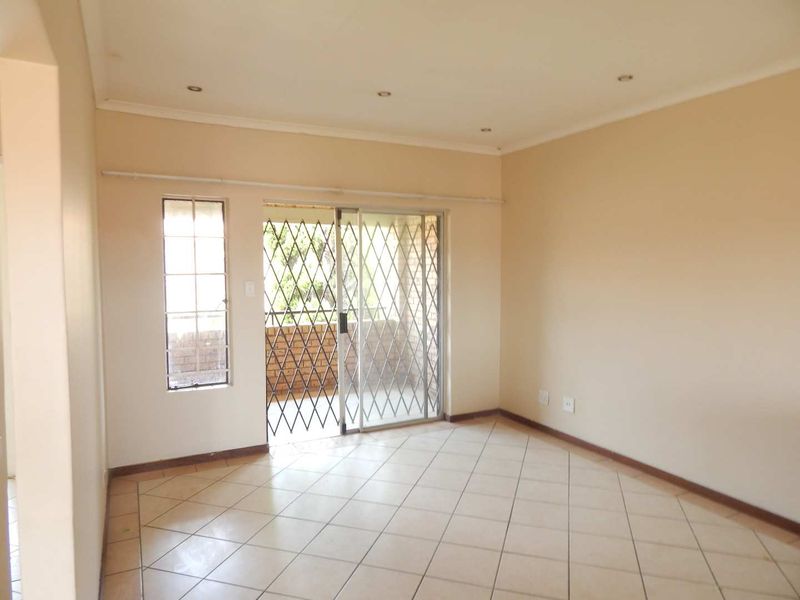 2 Bedroom top unit in Mooikloof Ridge for Sale - Photo 3