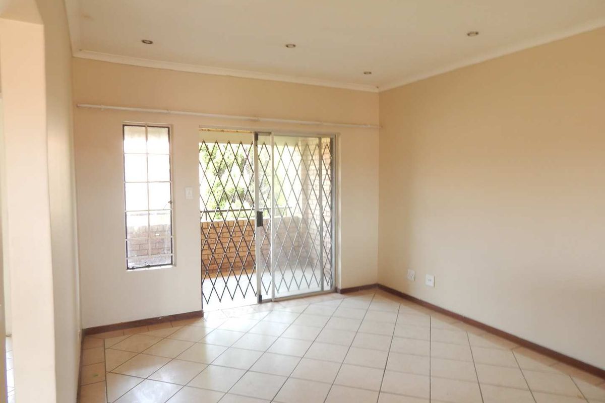 2 Bedroom top unit in Mooikloof Ridge for Sale - Photo 3
