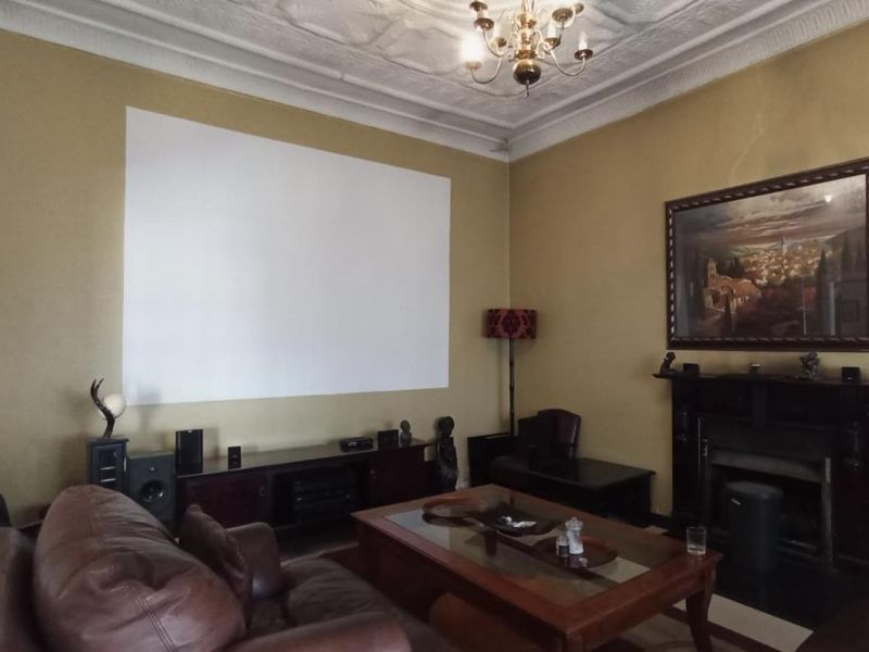 Charming 3-Bedroom Family Home with Pool, Garden, Flatlet & Double Garage - Photo 4