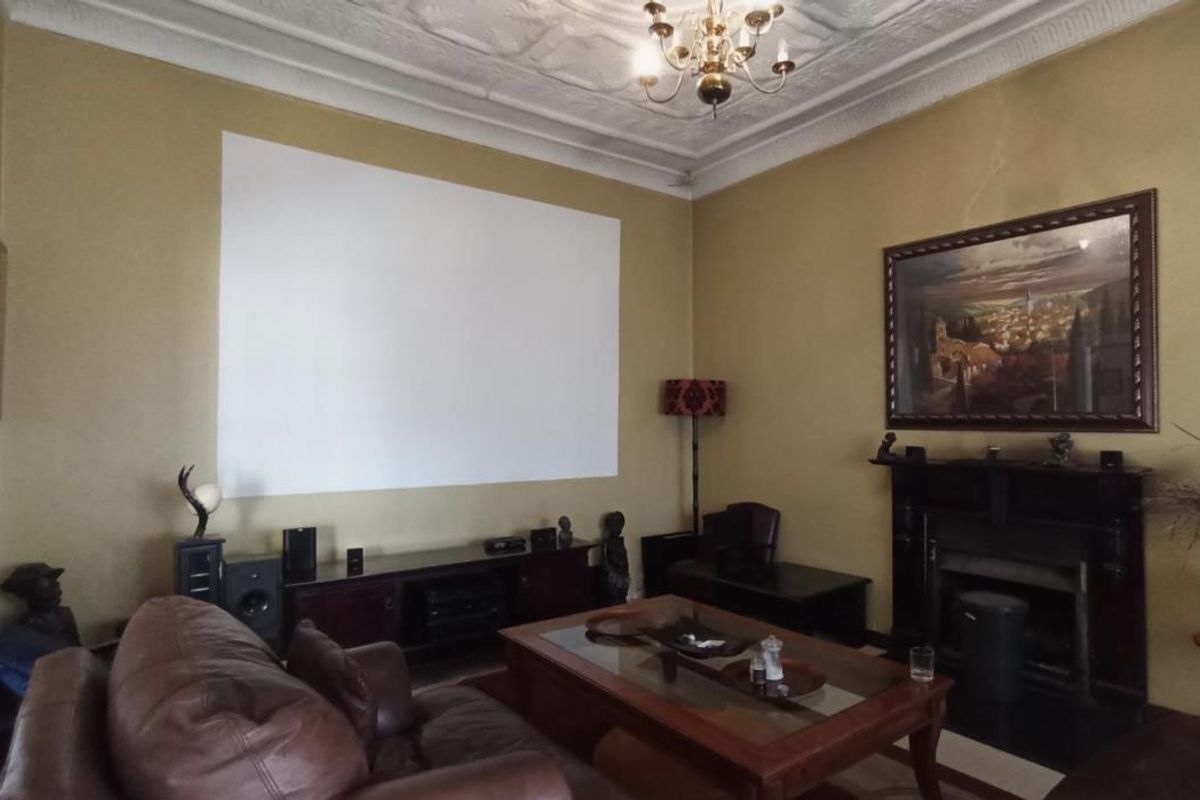 Charming 3-Bedroom Family Home with Pool, Garden, Flatlet & Double Garage - Photo 4