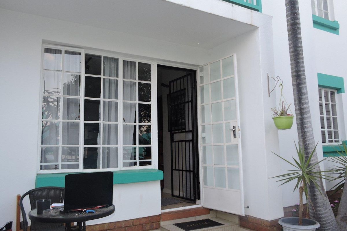 2-bedroom townhouse simplex ground floor unit - Photo 2