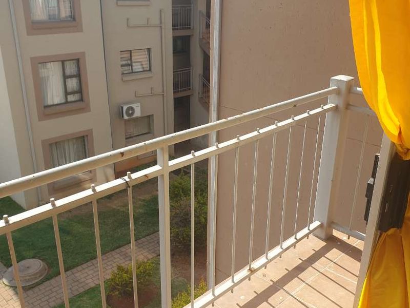 Cozy two-bedroom first floor apartment for sale in Kleinfontein Lake, Benoni - Photo 7