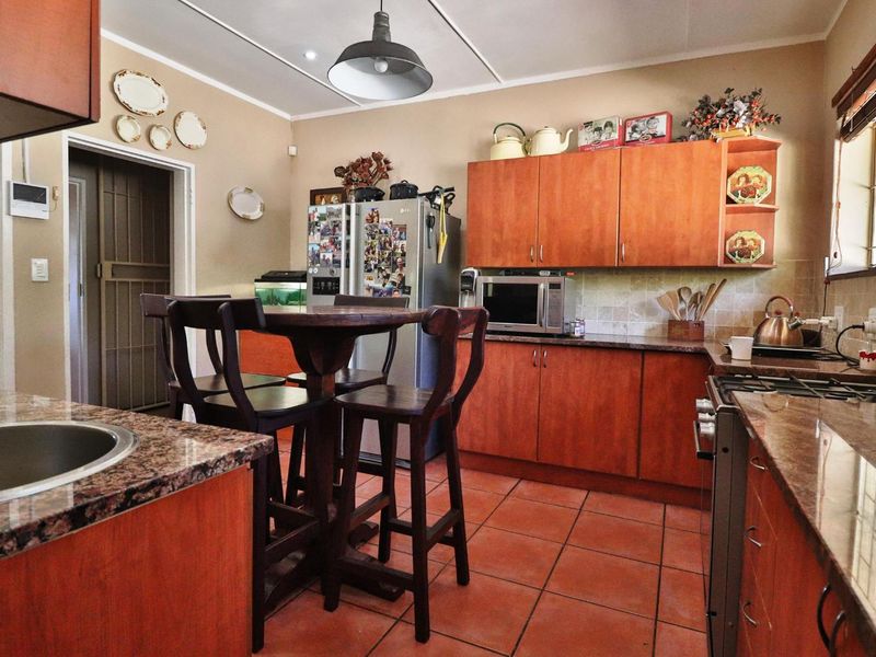 A HOME THAT EXCEEDS EXPECTATIONS... WAIT UNTIL YOU SEE IT! - Photo 6