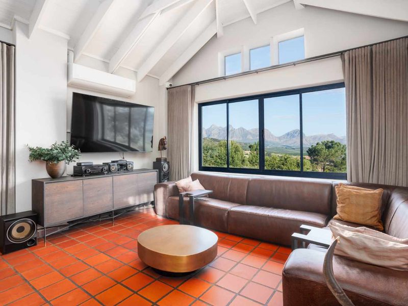 Exceptional Privacy and Space in a Countryside Lifestyle Farm at the Foot of the Drakenstein Mountains in Paarl - Photo 9