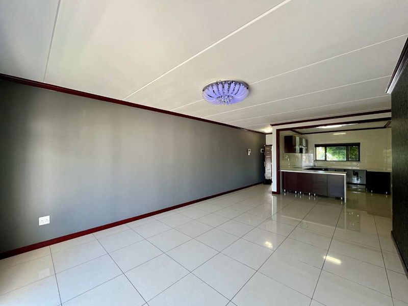 3 Bedroom 2 Bathroom Executive Apartment - Photo 6