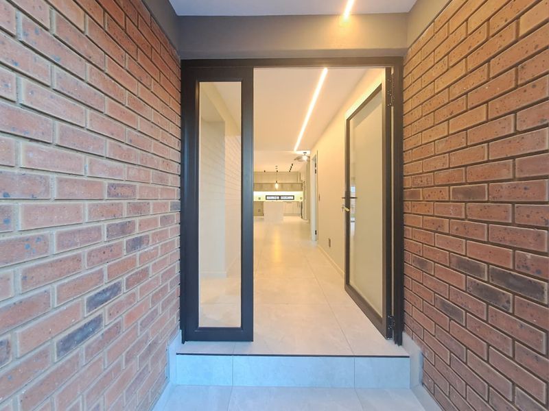 3 Bedroom Cluster in Brackenhurst - Photo 2