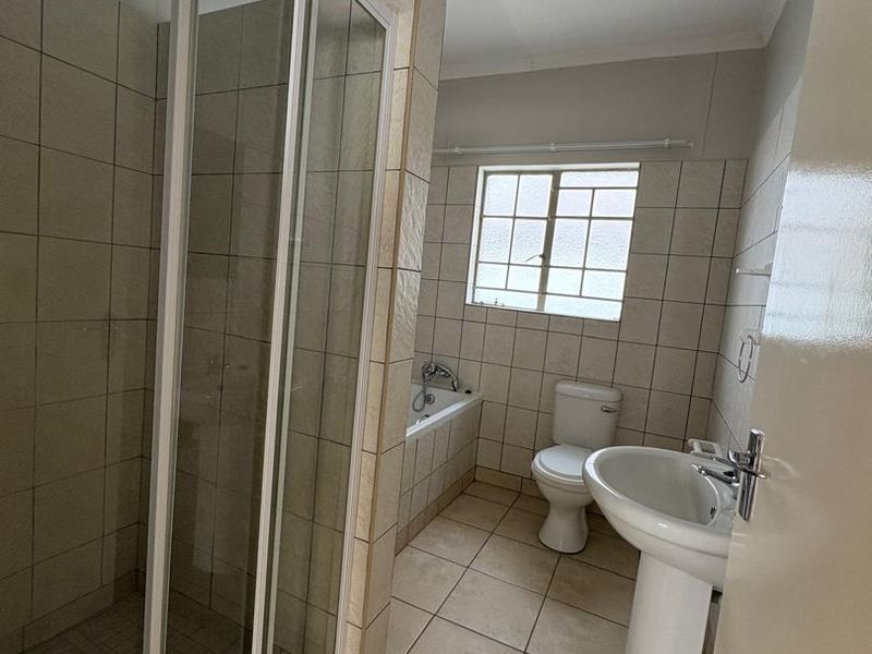 Modern two bedroom unit with one full batroom & braai - Photo 6