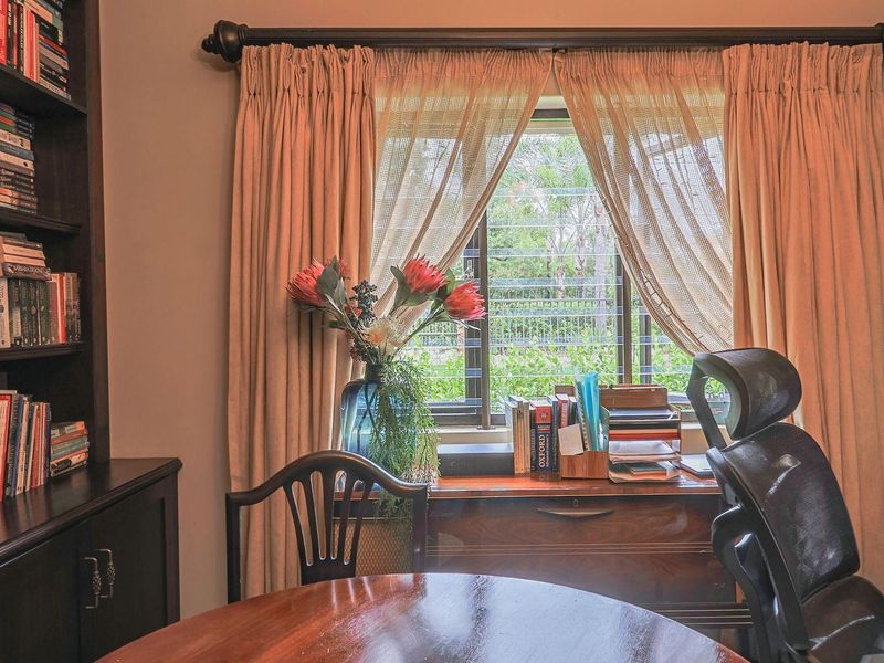 BEAUTIFUL FARMSTYLE HOME IN A SMALL SECURITY ESTATE - CLOSE TO ALL AMENITIES - Photo 7