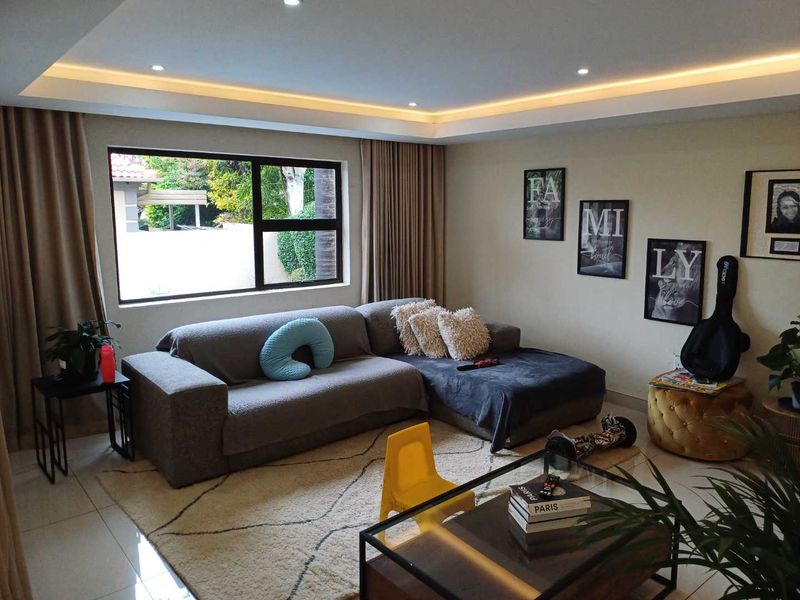 Modern 4 Bedroom House in Willowbrook - Photo 6