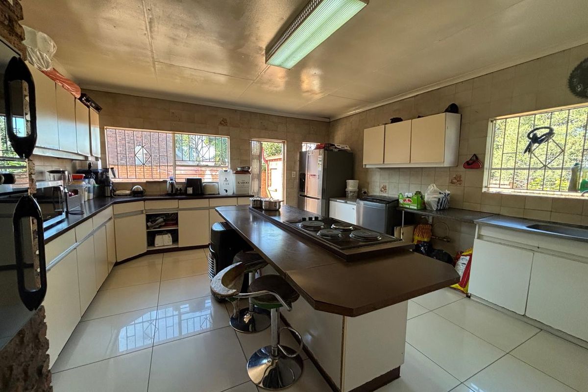 4 Bedroom House for sale in Oakdene - Photo 4