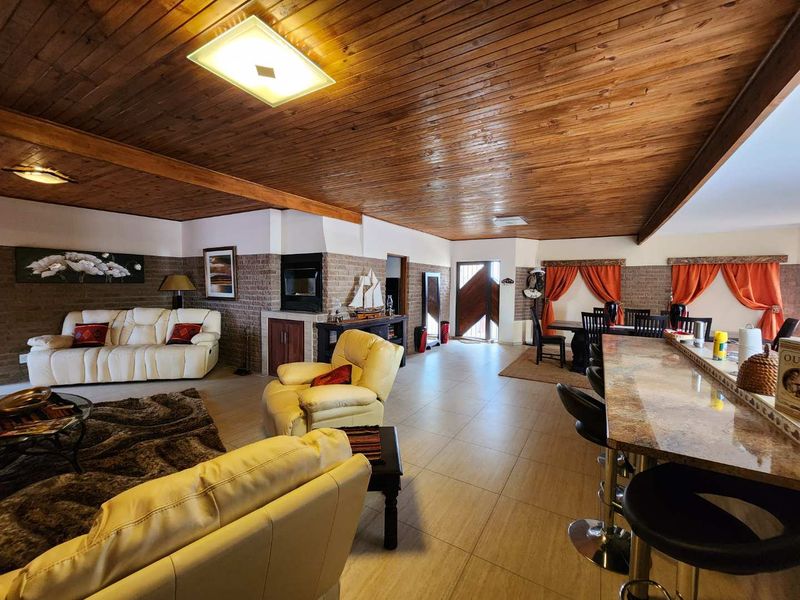 Face brick, low maintenance house with flat. - Photo 10