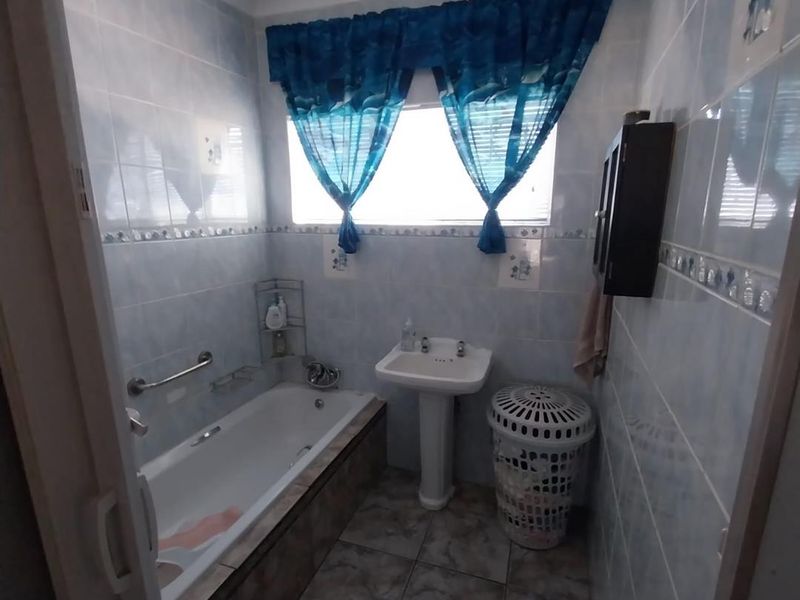 Dual Living: Main House + Self-Contained 2-Bed Flatlet - Photo 10