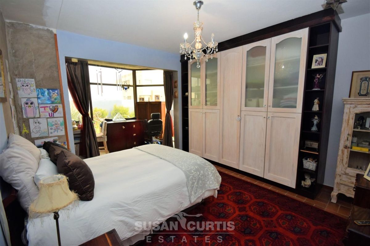 6 BEDROOMS AND FREESTANDING COTTAGE HOME, VOGELSTRAND - Photo 4