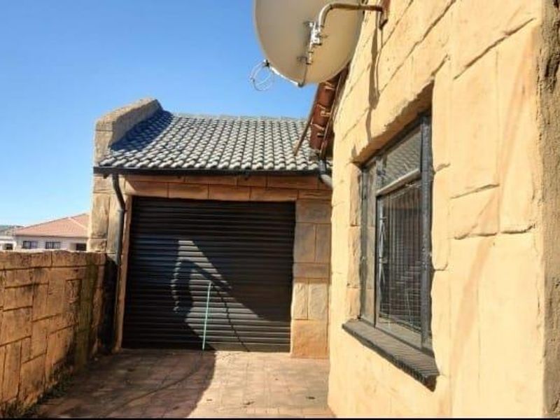 Four Bedroom House in Mamelodi East - Photo 3