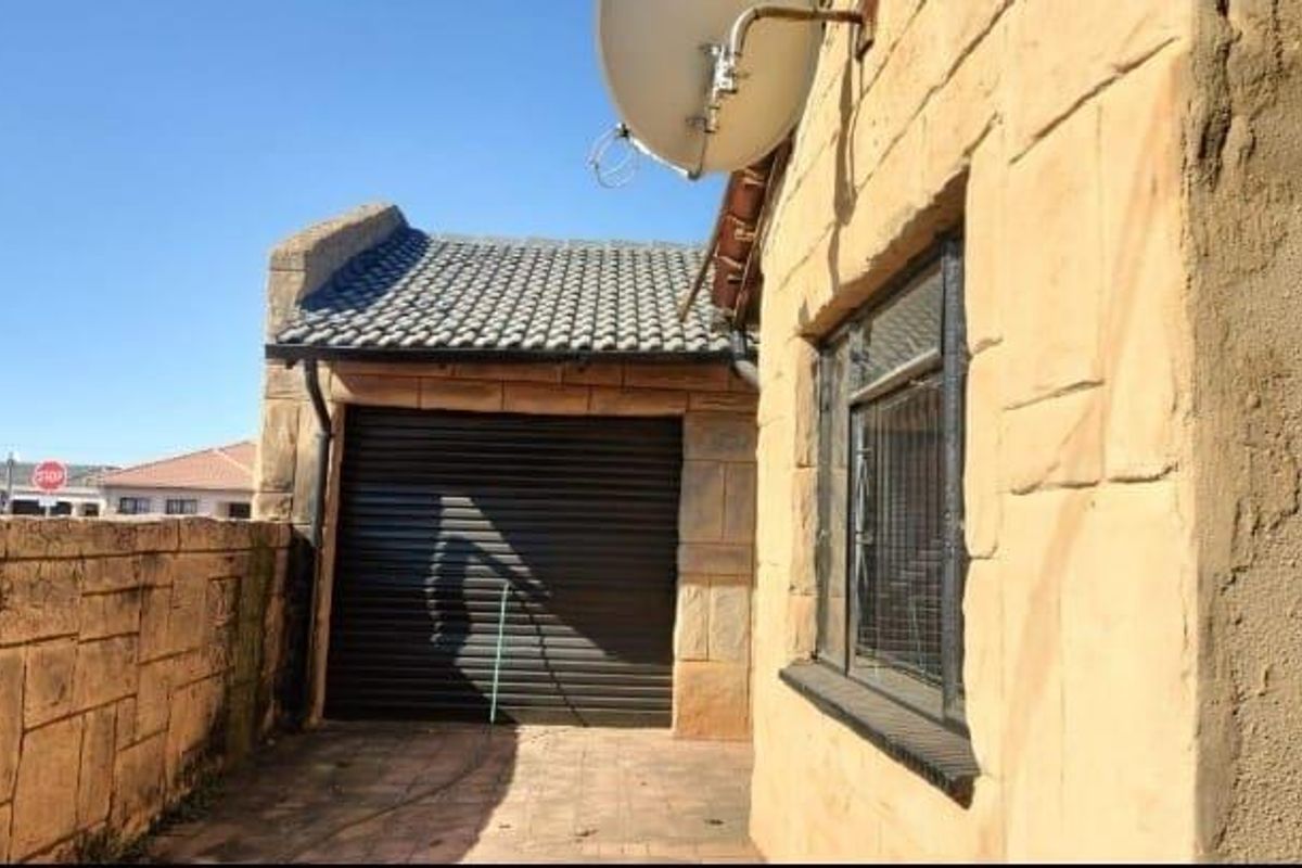 Four Bedroom House in Mamelodi East - Photo 3