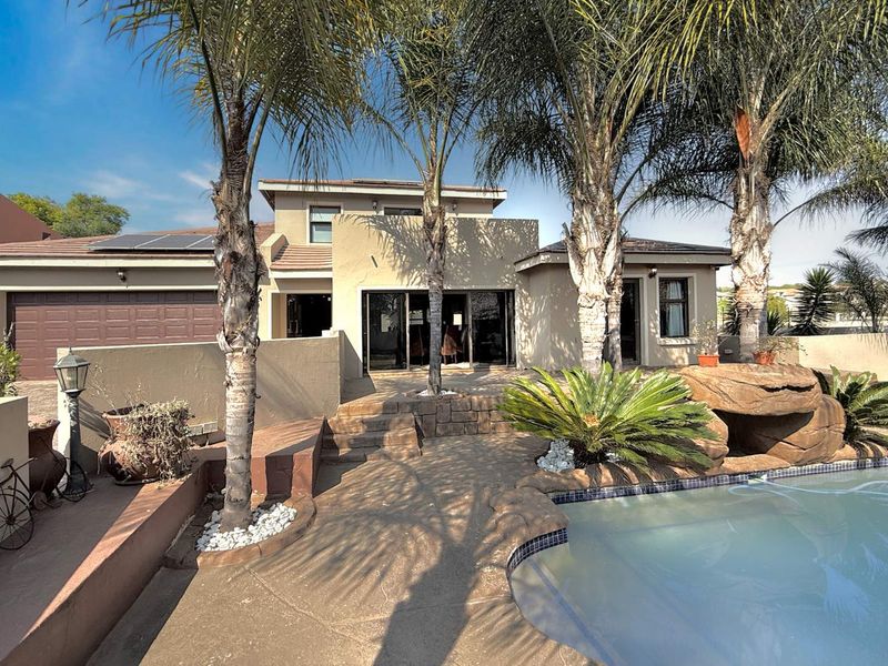 Stunning Four Bedroom Home in Excellent Estate, The Ultimate in Lifestyle Living - Photo 3