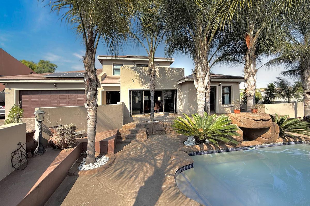 Stunning Four Bedroom Home in Excellent Estate, The Ultimate in Lifestyle Living - Photo 3